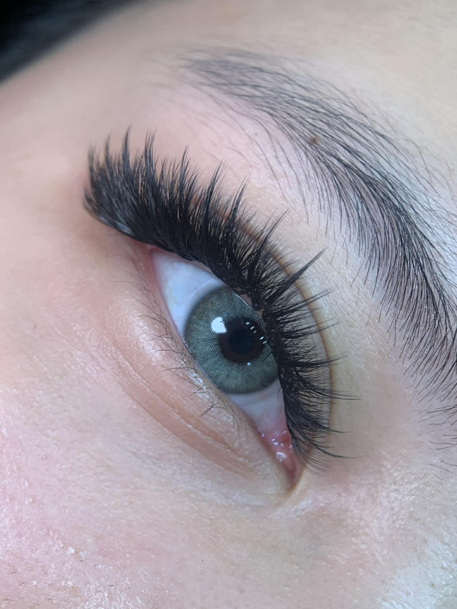 Detailed eyelash extension result